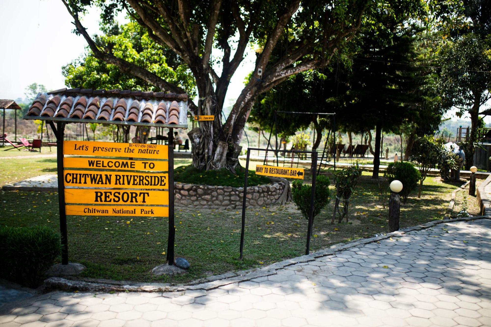 Chitwan Riverside Resort Sauraha Exterior photo